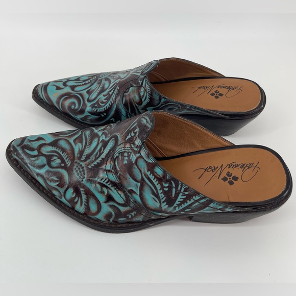 Patricia Nash Tooled Leather Floral Embossed Turquoise Mules Clogs Western 8 - Picture 3 of 8